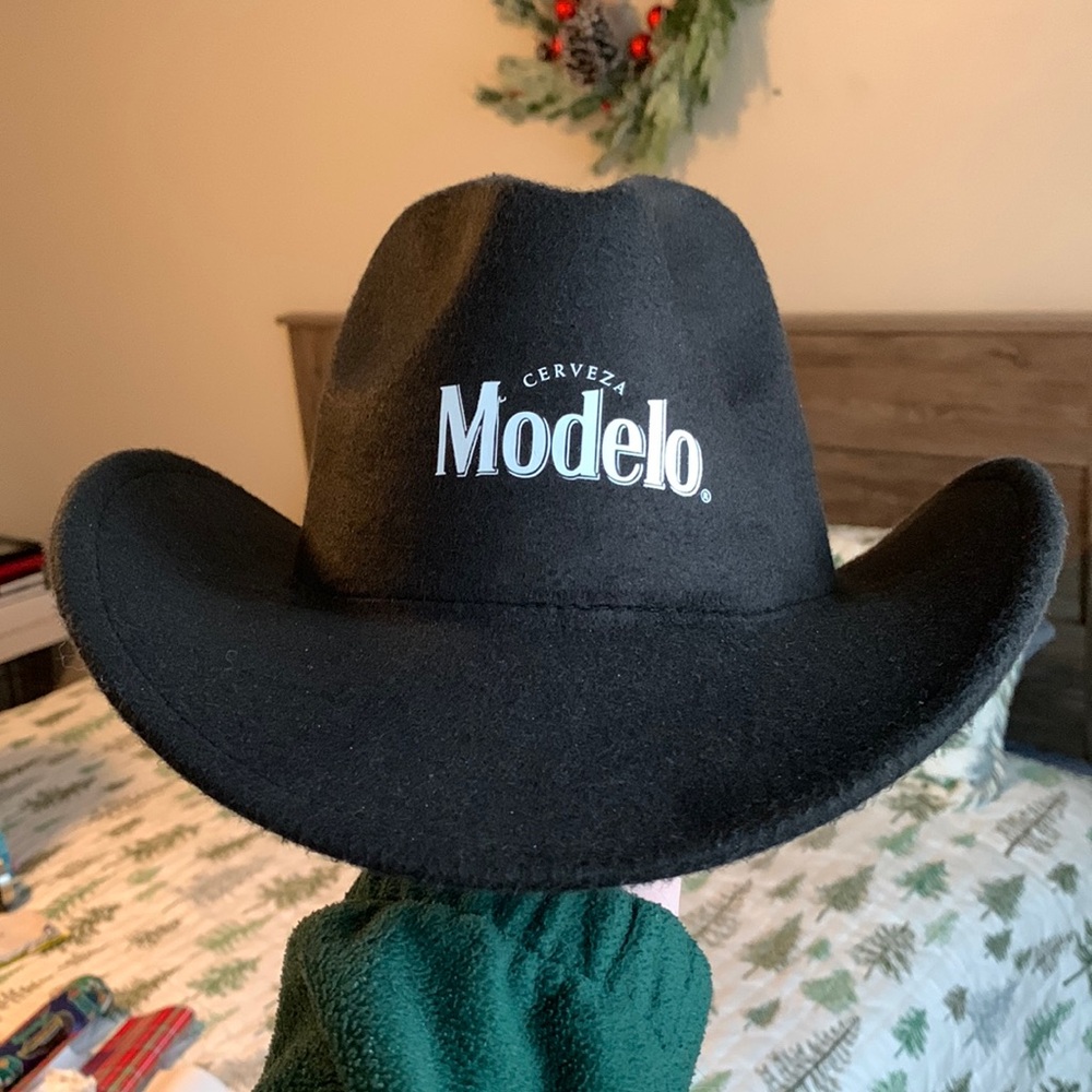 Modelo cow boy hat